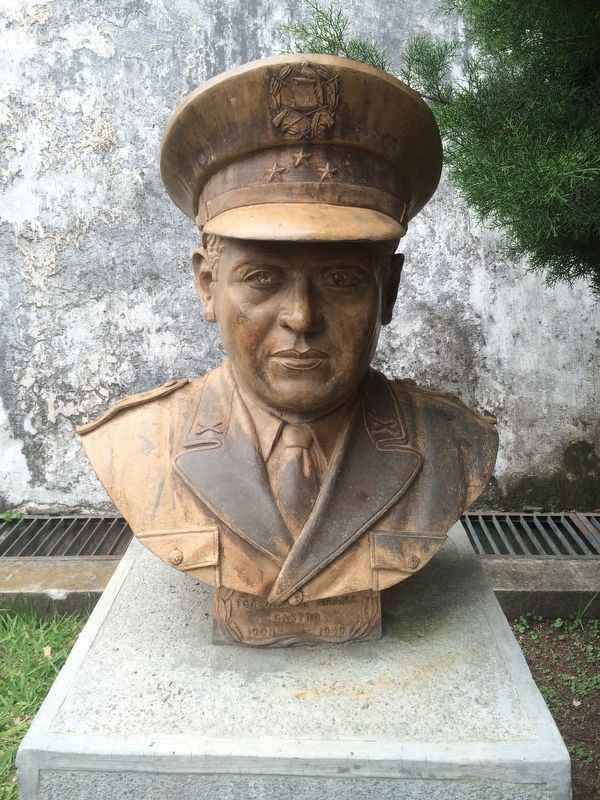 A bust of Francisco Javier Arana, killed at the Bridge of Glory in 1949 image. Click for full size.