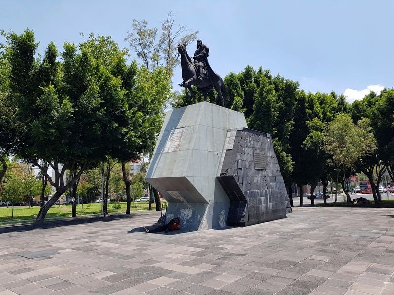 Simón Bolívar Monument and Markers. Click for full size. Simón Bolívar Monument and Markers image. Click for full size.