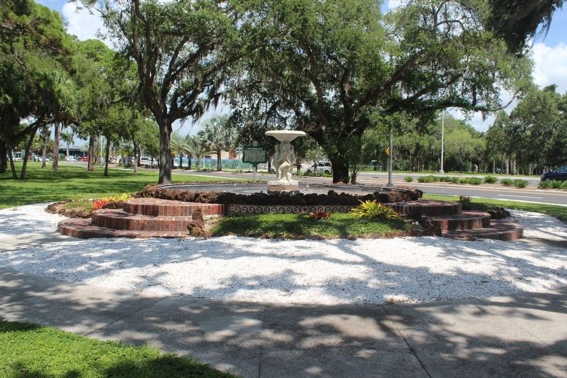 Mable Ringling Memorial Fountain in Luke Wood Park image. Click for full size.
