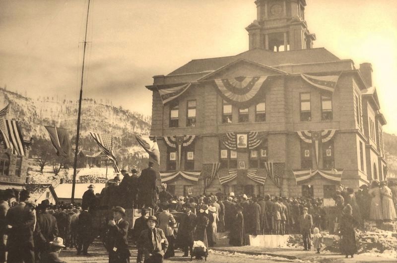 Marker detail: Photograph of President Taft speaking at the Lawrence County Courthouse. Click for full size. Marker detail: Photograph of President Taft speaking at the Lawrence County Courthouse image. Click for full size.