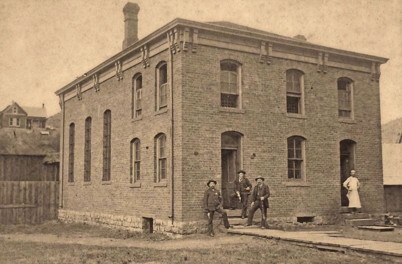 Marker detail: Lawrence County's second jail, completed on November 5. 1886 image. Click for full size.