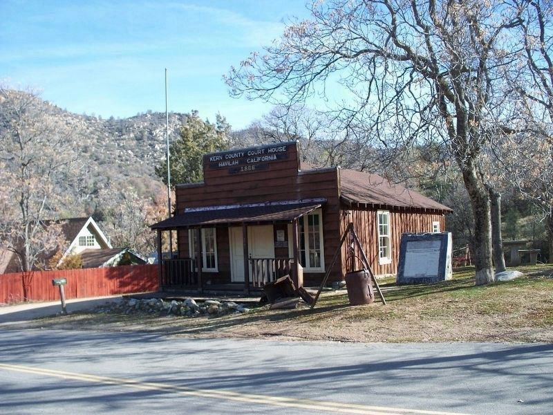 Havilah Courthouse and Marker. Click for full size. Havilah Courthouse and Marker image. Click for full size.