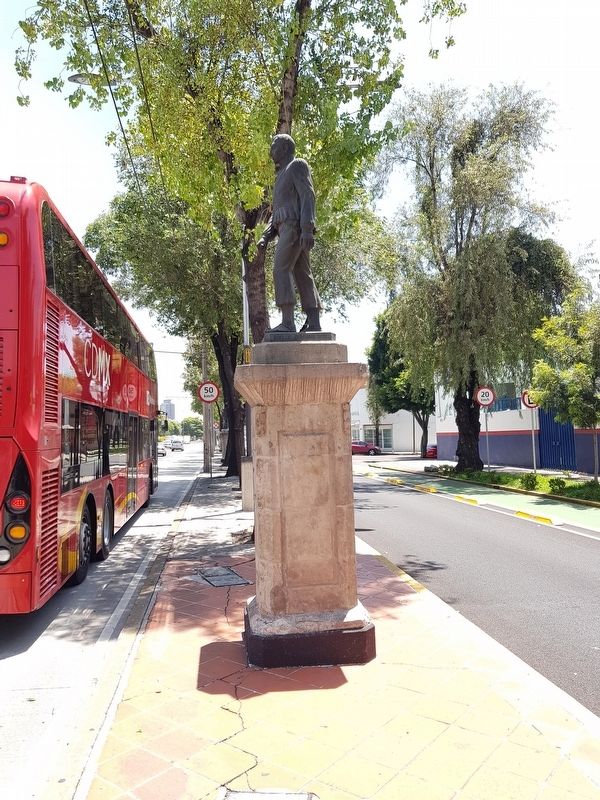 Jacinto Pat Marker and statue image. Click for full size.