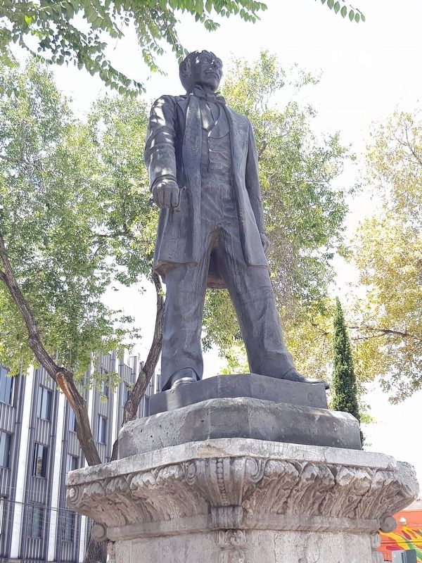 General Manuel Márquez de León statue image. Click for full size.