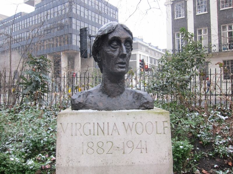 Virginia Woolf bust image. Click for full size.