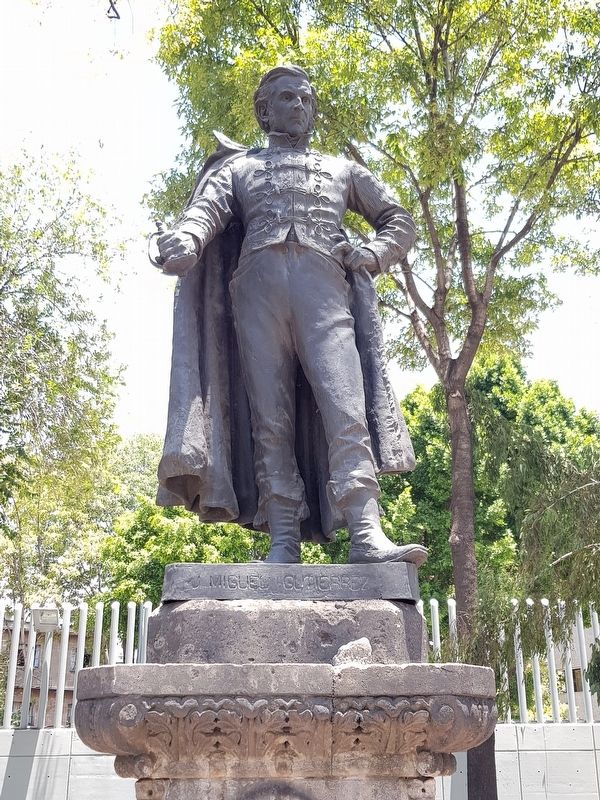 Joaqun Miguel Gutirrez statue image. Click for full size.
