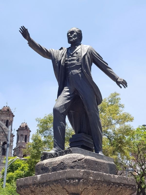 Guillermo Prieto Pradilla statue. Click for full size. Guillermo Prieto Pradilla statue image. Click for full size.