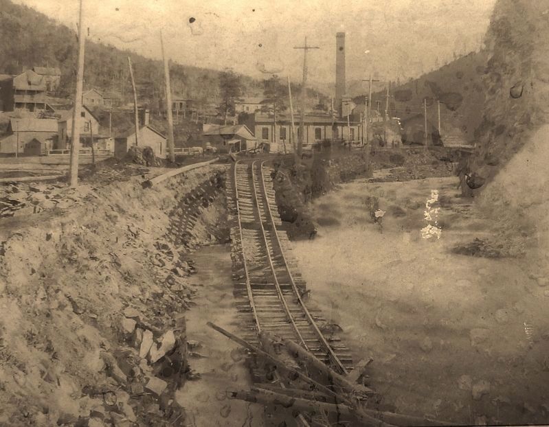 Marker detail: Pluma after the 1908 flood that washed out the tracks image. Click for full size.