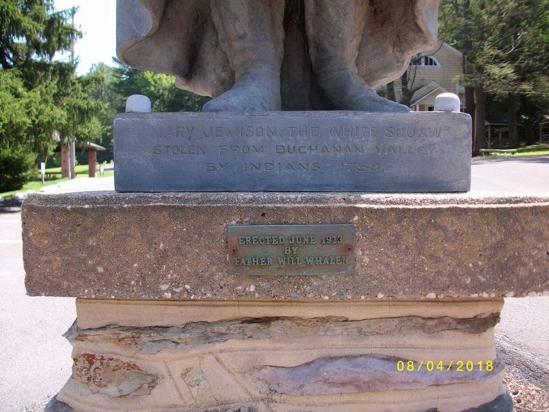 Inscription under the feet of the statue image. Click for full size.