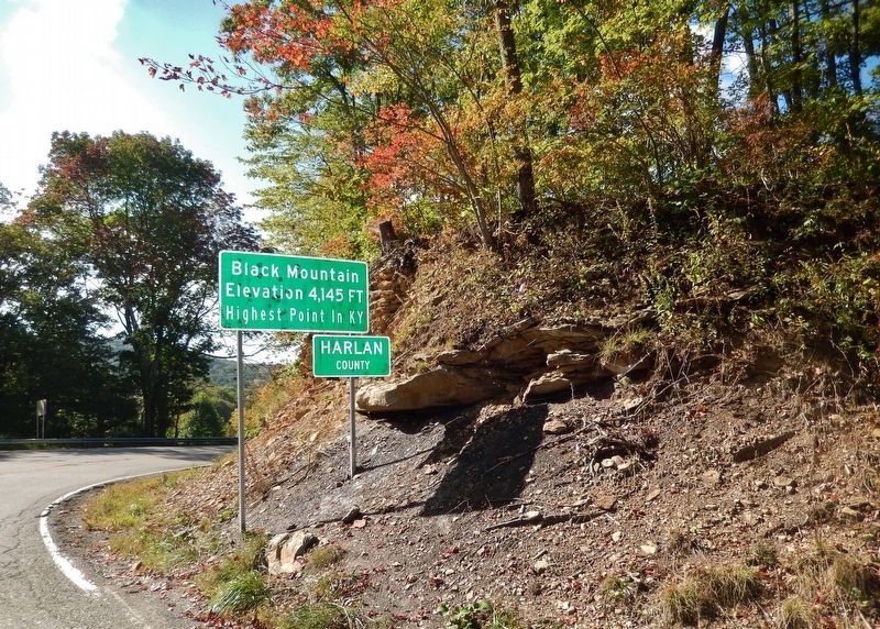 Kentucky High Point Sign (<i>On Black Mountain Ridge Road, near turn-off for towers & marker</i>) image. Click for full size.