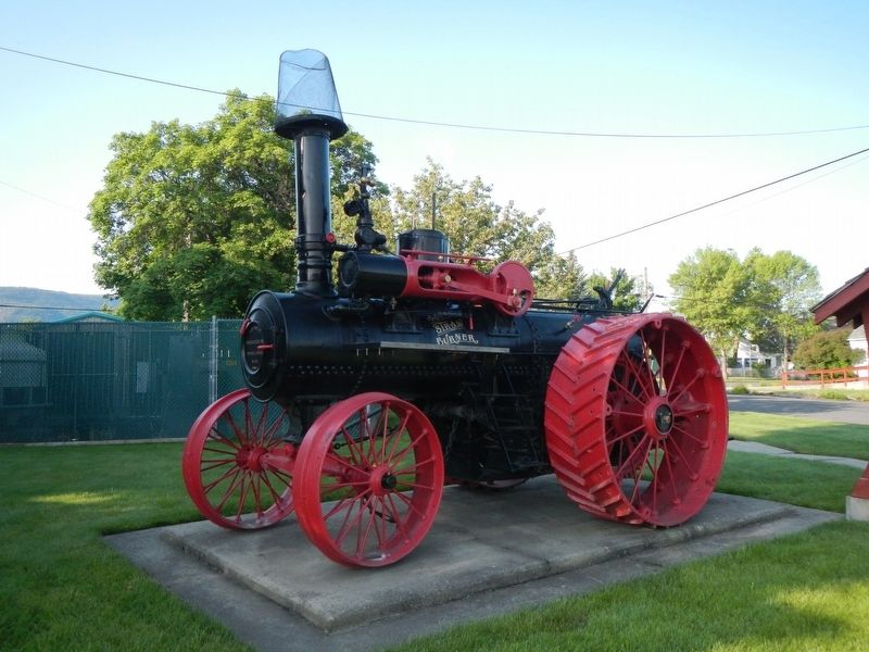 The ADVANCE Steam Traction Engine image. Click for full size.