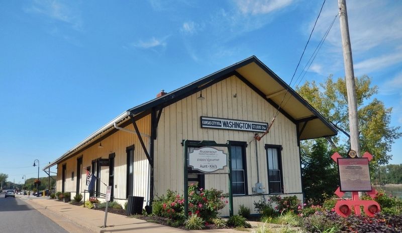 1865 Missouri Pacific Railroad Depot (<i>east side view</i>) image. Click for full size.