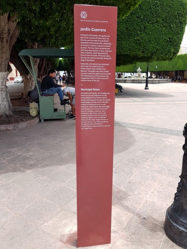 Jardín Guerrero / Municipal Palace Marker English side image. Click for full size.