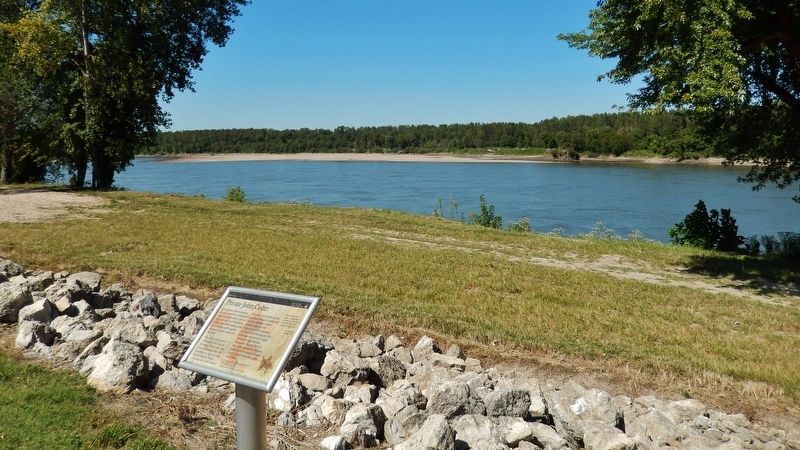 Private John Colter Marker (<i>wide view; overlooking the Missouri River at New Haven</i>) image. Click for full size.