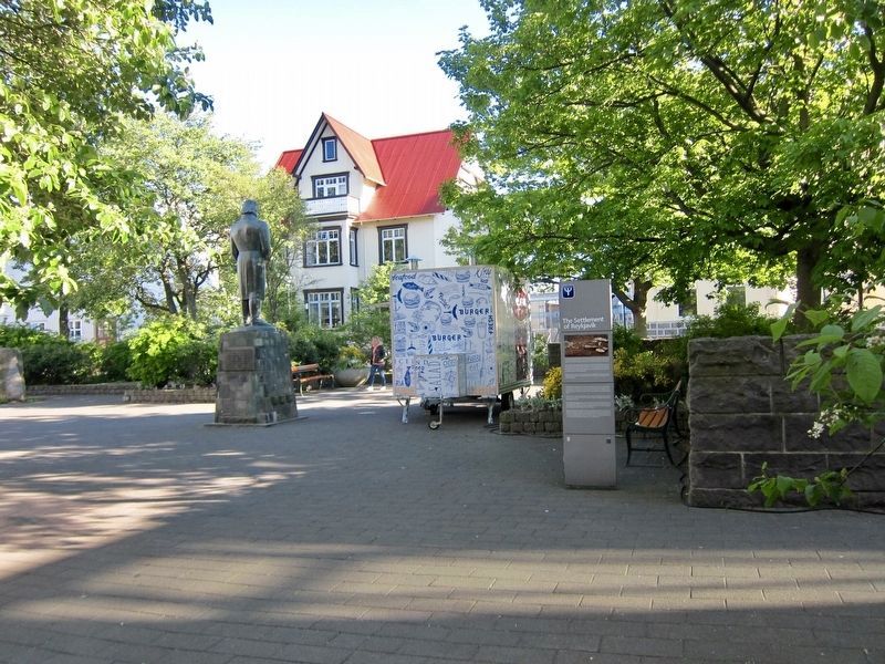 The Settlement of Reykjav�k Marker - wide view, English side image. Click for full size.