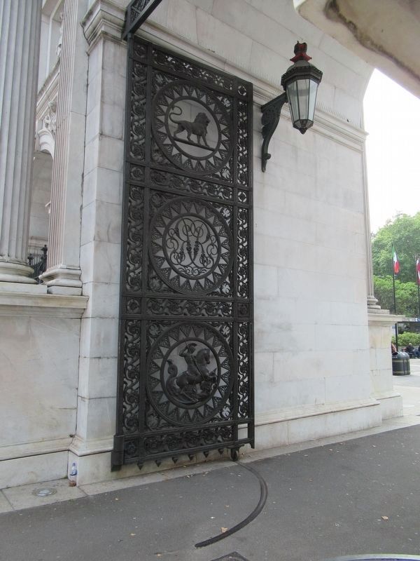 Marble Arch Gate image. Click for full size.