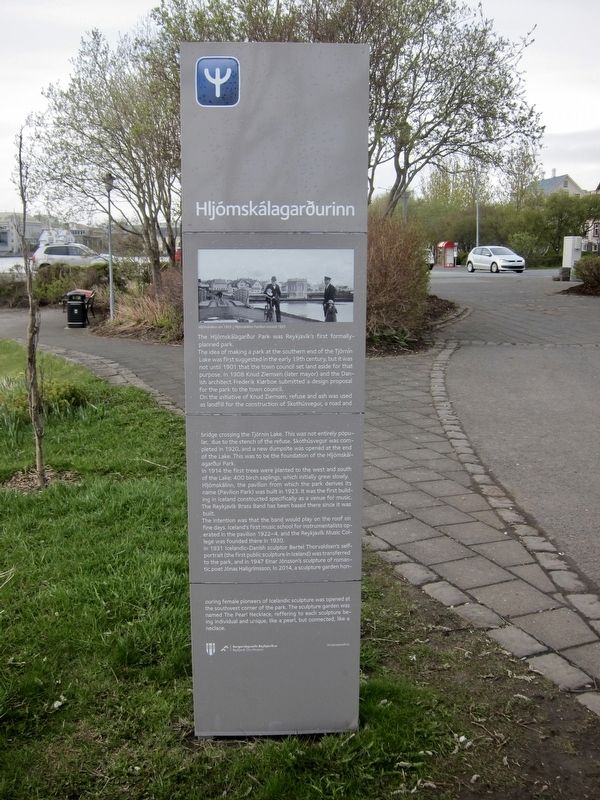 Hlj�msk�lagar�urinn Marker - English side image. Click for full size.