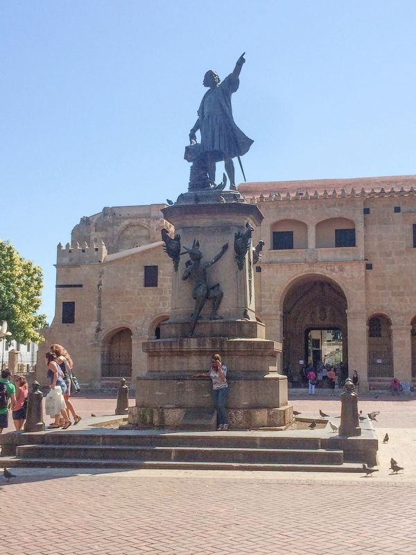 Nearby Christopher Columbus statue image. Click for full size.