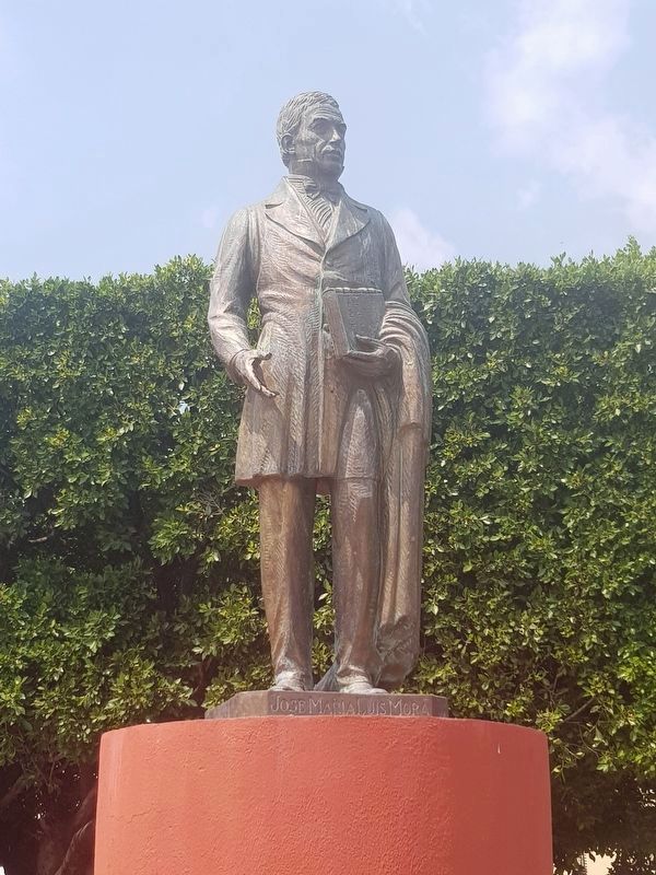 A nearby statue of Jos Mara Luis Mora in Comonfort's civic plaza dedicated to him image. Click for full size.