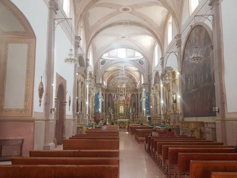 An interior view of the San Francisco de Ass Catholic Church of Comonfort image. Click for full size.