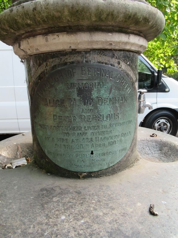 Bethnal Green Fire Memorial image. Click for full size.