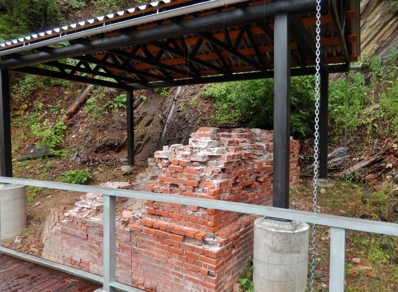 Radial Brick Smokestack Foundation (<i>view from near marker</i>) image. Click for full size.