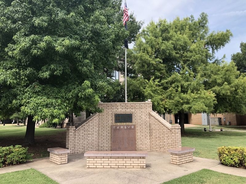 Garvin County War Memorial image. Click for full size.