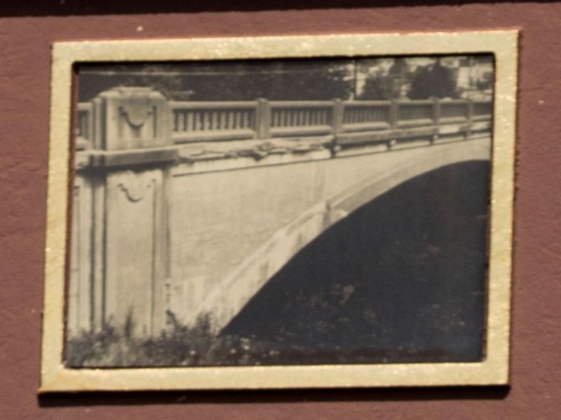 Image of Bridge Embedded Reproduced on the Marker image. Click for full size.