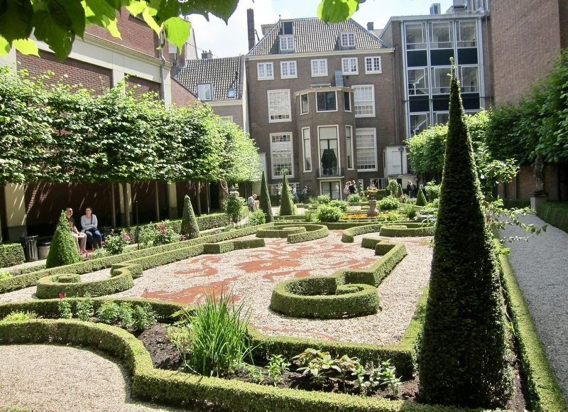 Museum Willet-Holthuysen rear garden image. Click for full size.