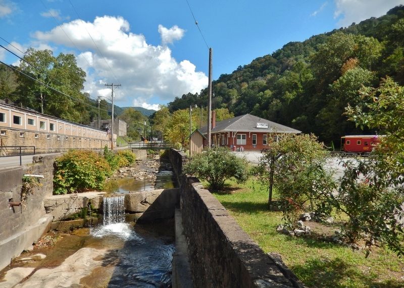 Big Looney Creek (<i>across Main Street from marker; showing sandstone walls</i>) image. Click for full size.