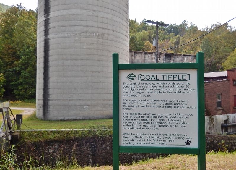 Coal Tipple Marker (<i>wide view; coal tipple silo located directly behind marker</i>) image. Click for full size.