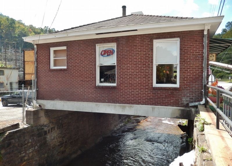 Restaurant Building (<i>side view; curiously built directly over Big Looney Creek aquaduct</i>). Click for full size. Restaurant Building (<i>side view; curiously built directly over Big Looney Creek aquaduct</i>) image. Click for full size.