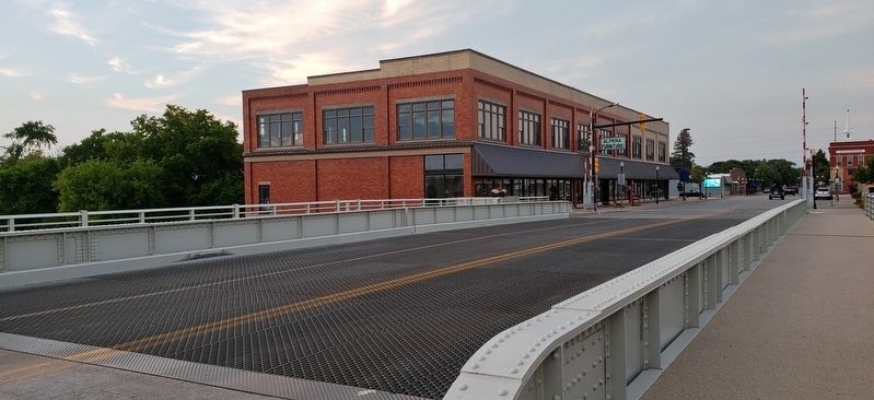 Second Avenue Bridge Deck (<i>view north from marker</i>) image. Click for full size.