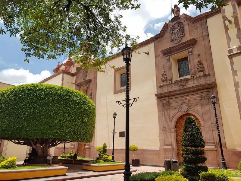 Temple of the Ex-Convent of Santa Clara de Jesus and Marker image. Click for full size.