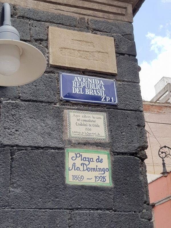 House of Cristbal de Oate Marker and other signs image. Click for full size.