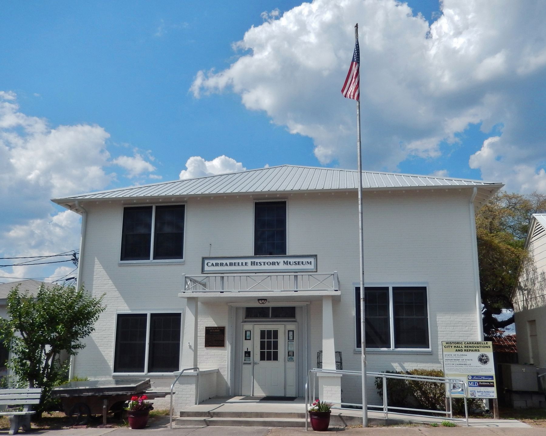 Marvin N. Justiss Building (<i>wide view; currently houses the Carrabelle History Museum</i>) image. Click for full size.
