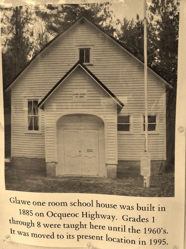 The Glawe School (<i>interpretive sign posted nearby</i>) image. Click for full size.