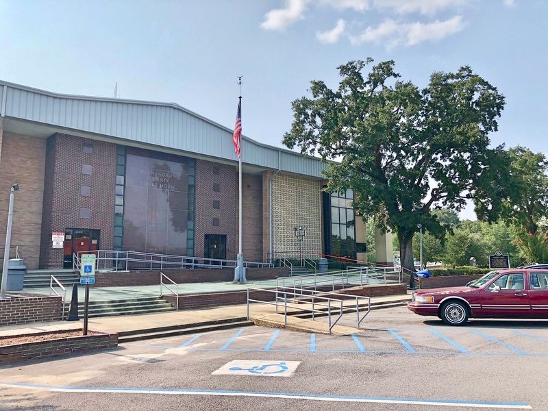 Washington County Courthouse with marker on far right. image. Click for full size.