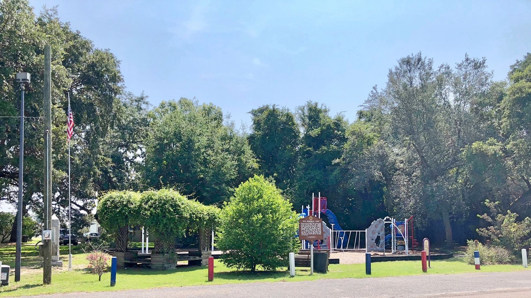 War Memorial Park and Marker image. Click for full size.