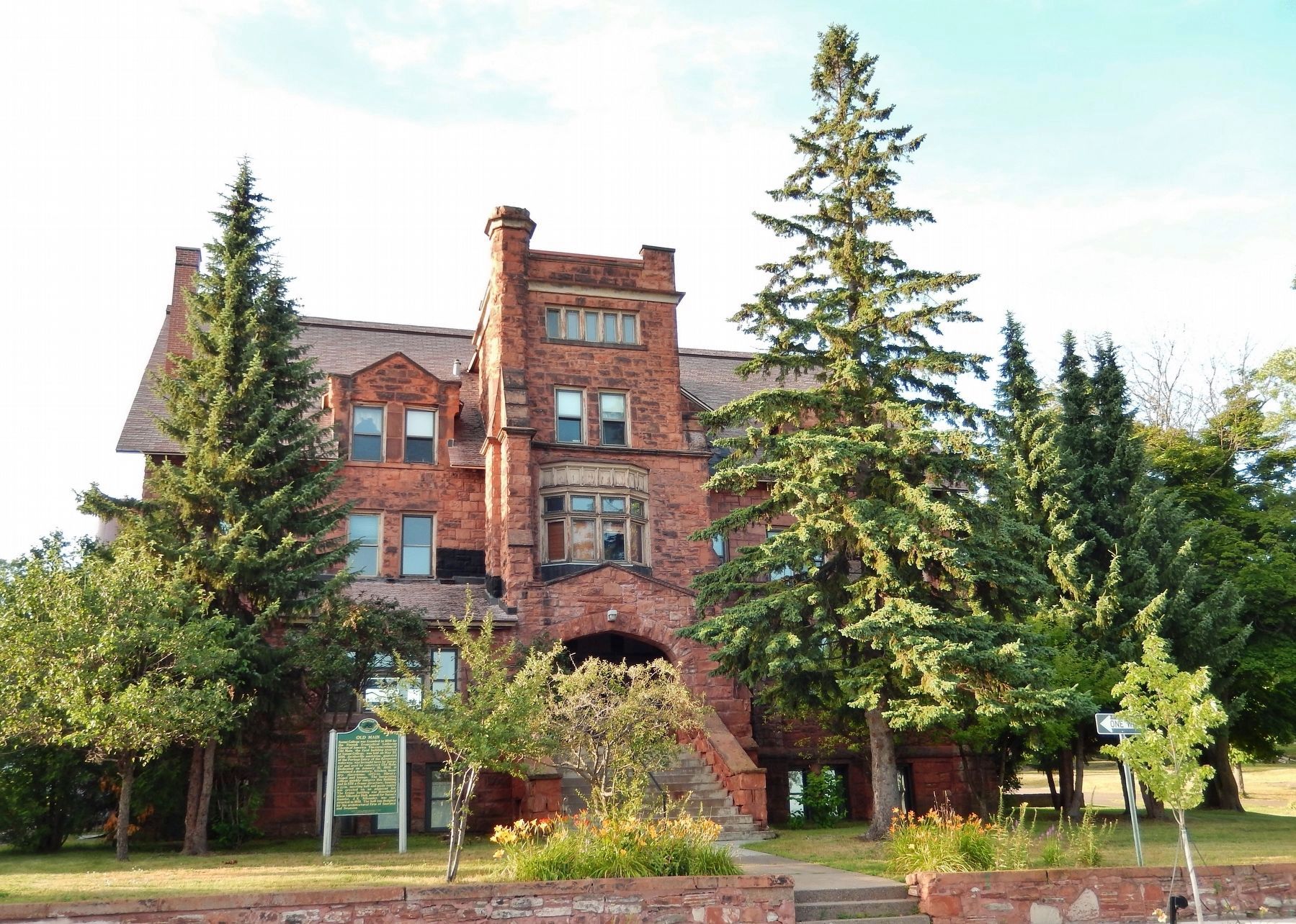 Old Main / Suomi College Building (<i>marker visible left of entrance</i>) image. Click for full size.
