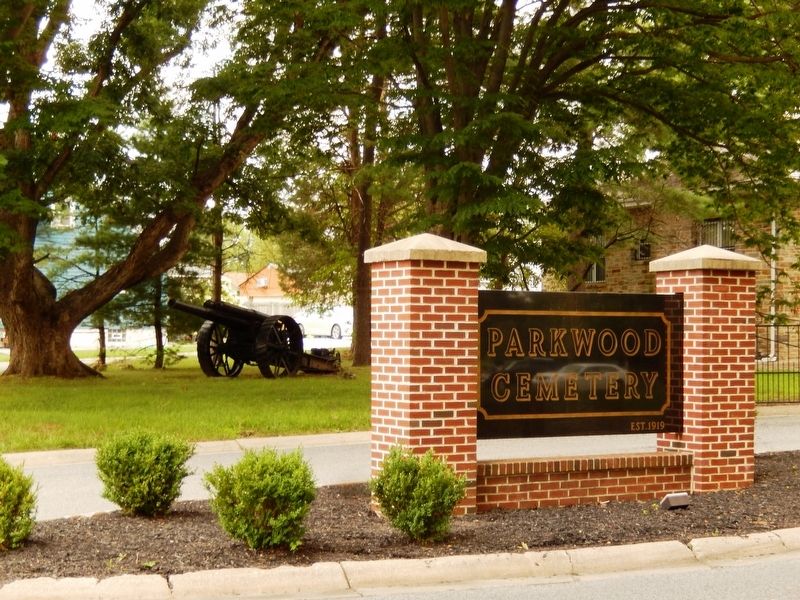 Sign at the entrance to the cemetery image. Click for full size.