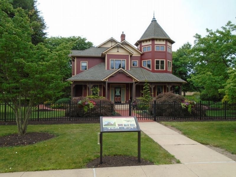 Victorian House and Marker image. Click for full size.