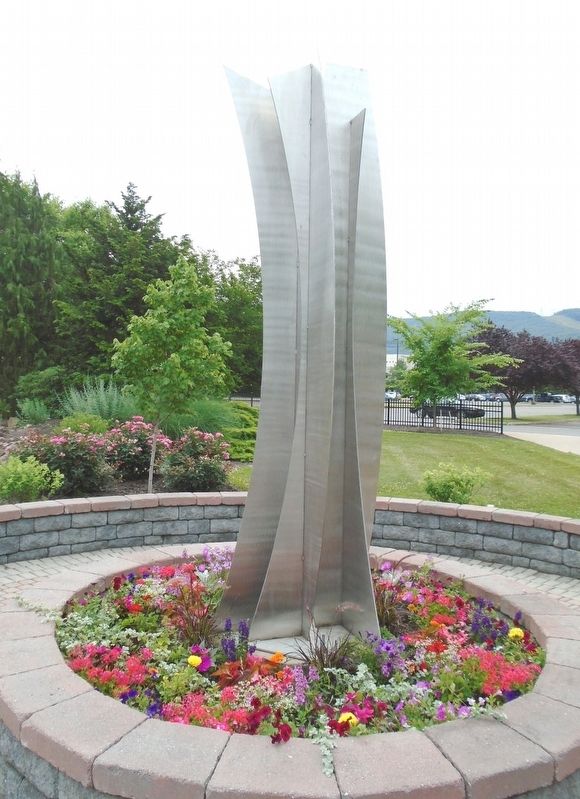 "Interface" Sculpture in the Remembrance Garden image. Click for full size.