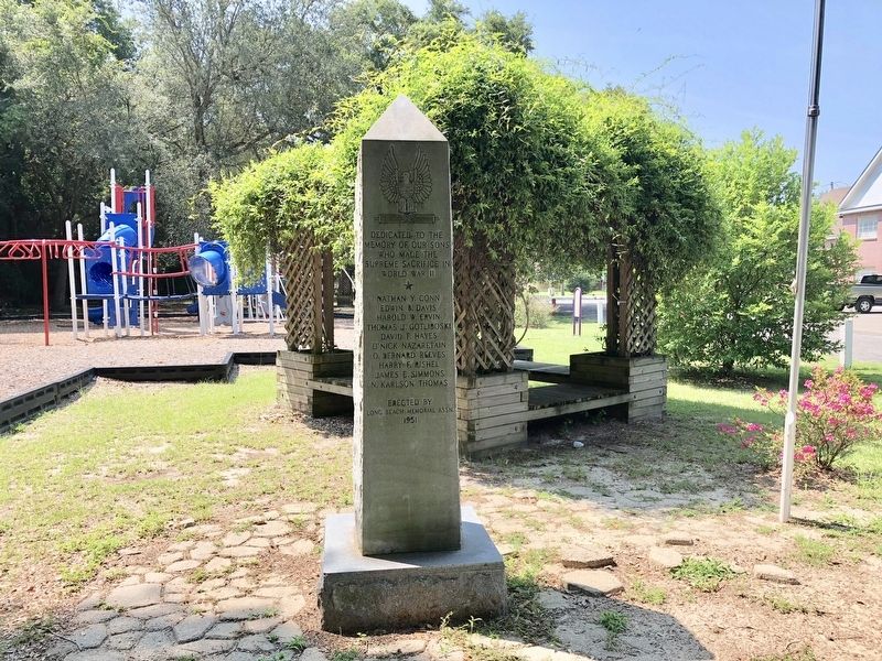Long Beach World War II Monument image. Click for full size.