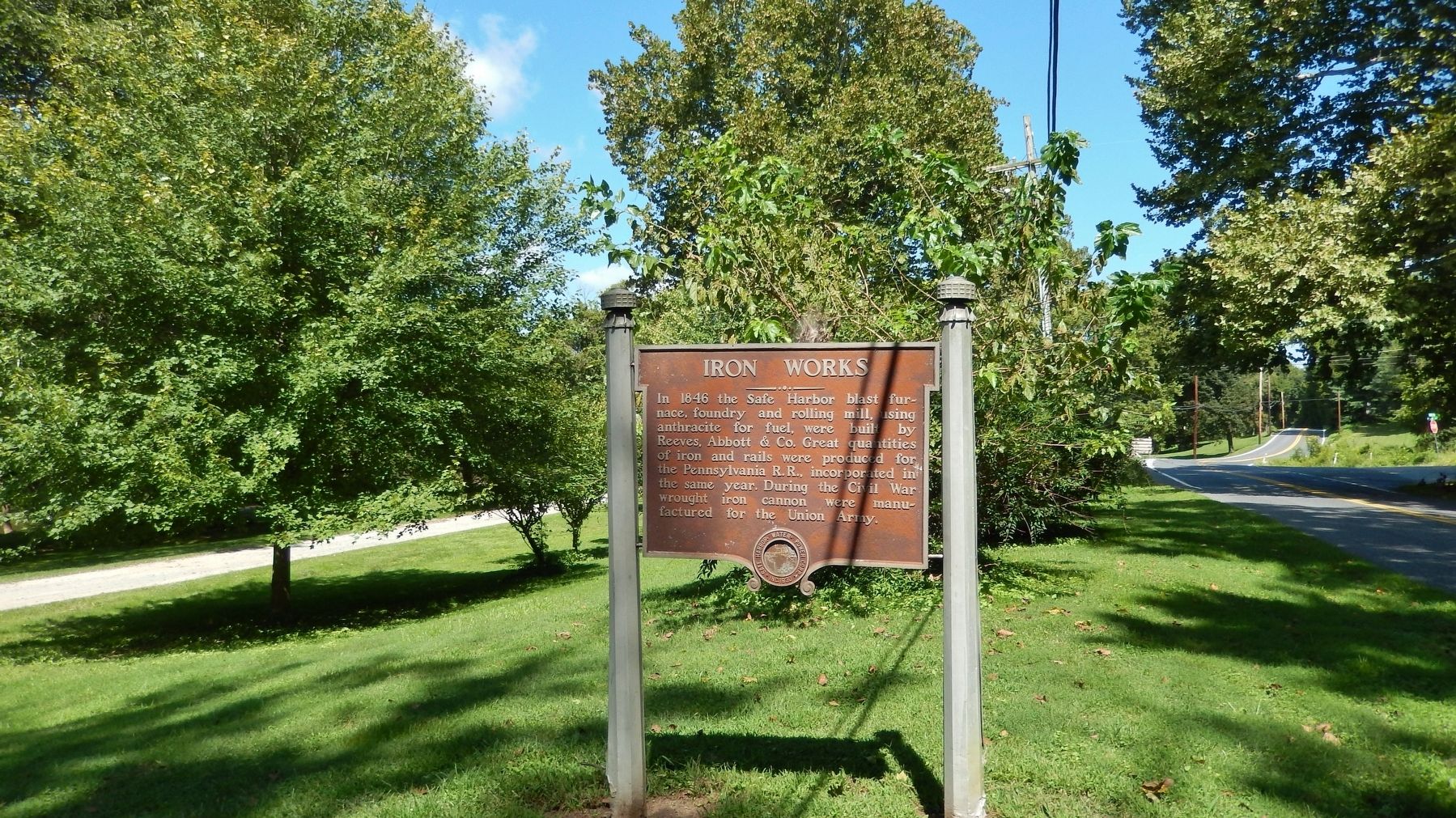 Iron Works Marker (<i>wide view north; River Road on the right; Safe Harbor Park on the left</i>) image. Click for full size.