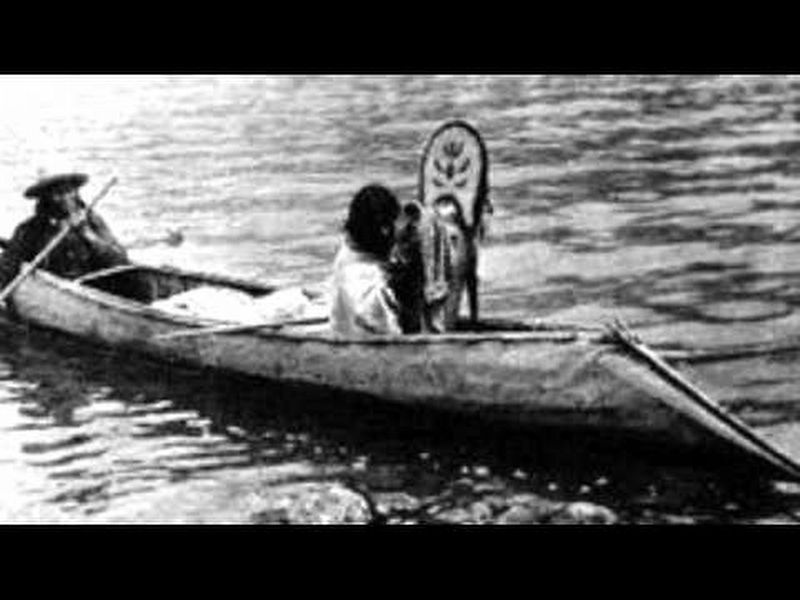 The Coeur d'Alene's traditional canoe image. Click for full size.