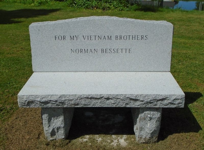 Vietnam Veterans Memorial Bench image. Click for full size.
