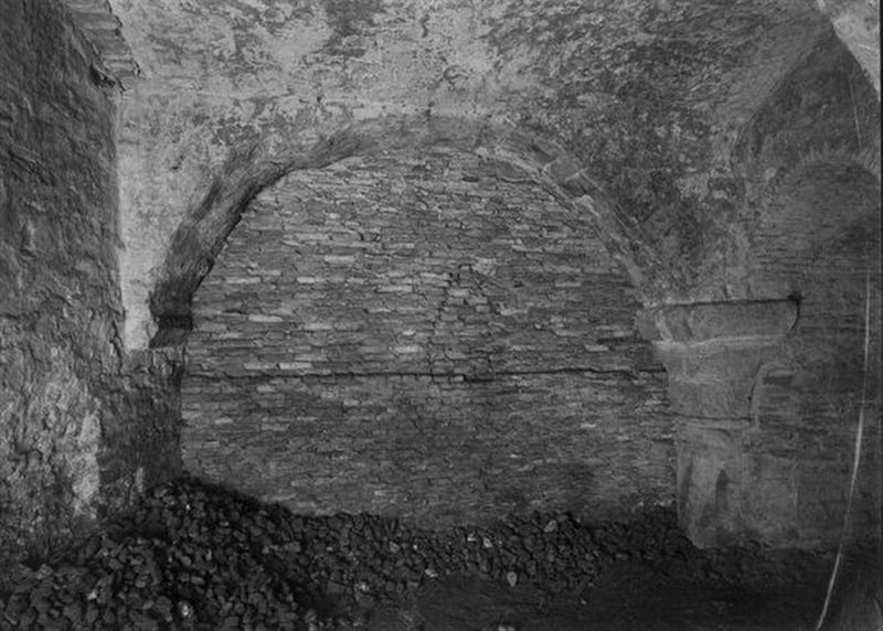 Paleis Lofen - remnants visible in the cellar image. Click for full size.