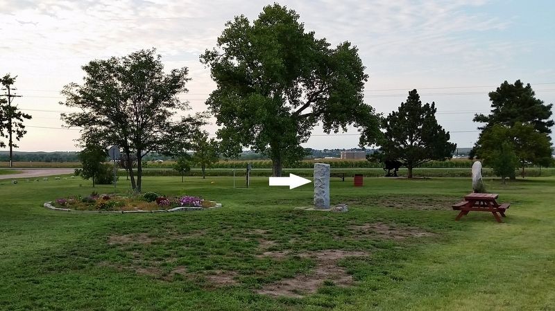 Oregon Trail Marker (<i>wide view looking north through Tri-Trails Park; marker at center</i>) image, Touch for more information