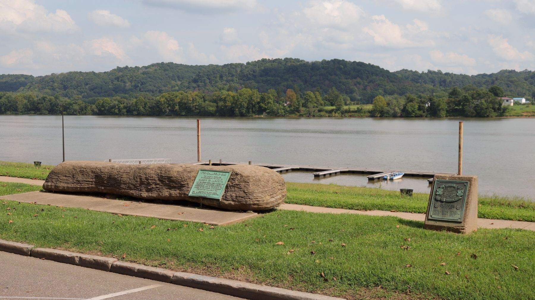 The Ohio River and Memorial Tablets image. Click for full size.